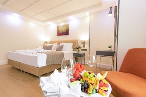 Habitación triple (with Sofa Bed) | Ropa de cama de alta calidad y minibar