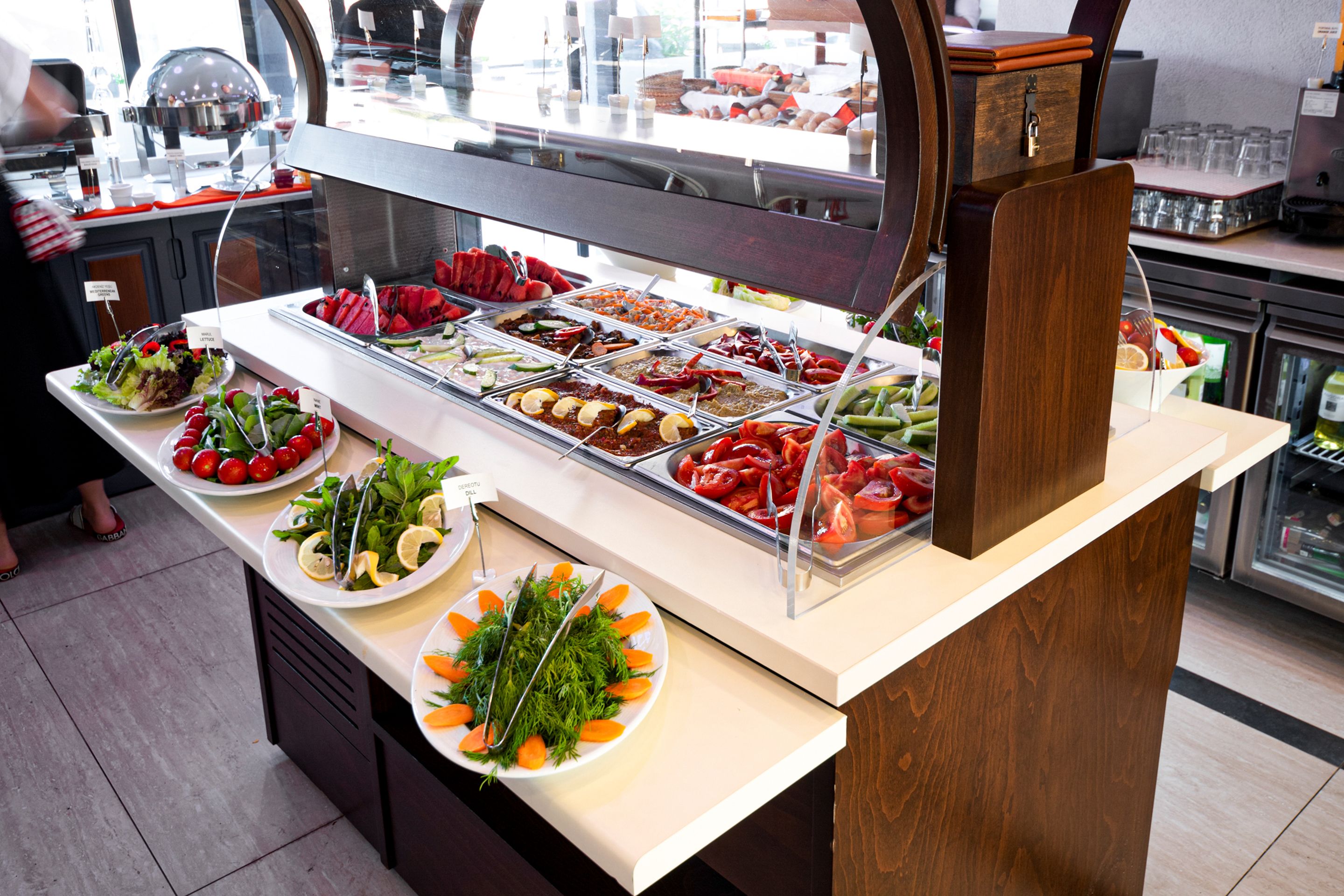 بوفيه فطور مجانًا يوميًا