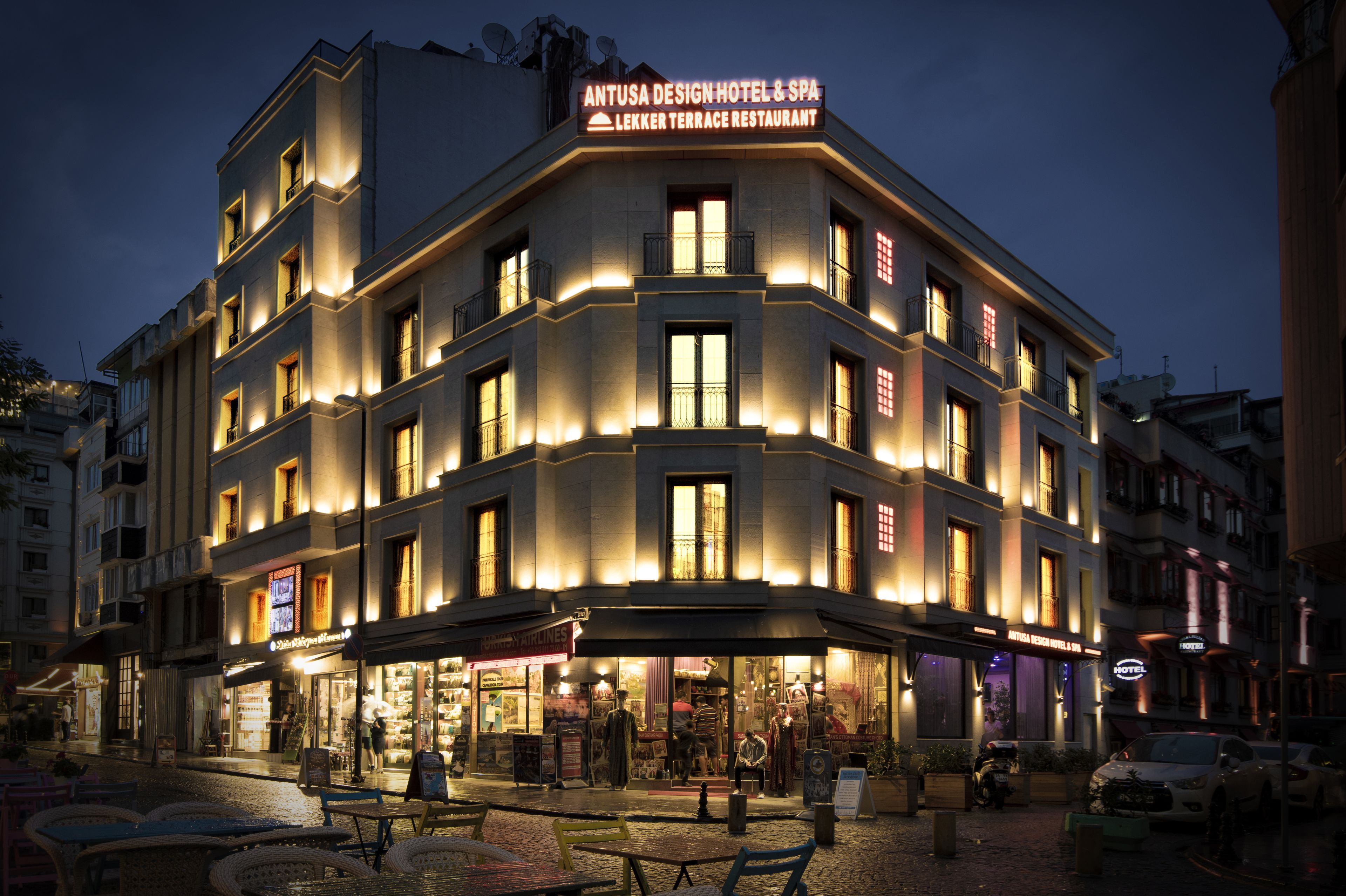 住宿正面 (夜晚)