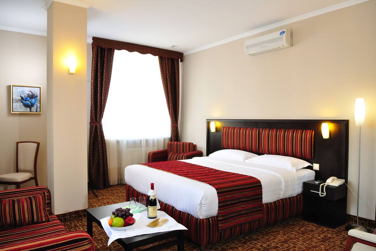 Deluxe Double Room | 1 bedroom, in-room safe, desk, laptop workspace