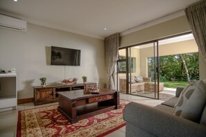 Family Room | Living area | Plasma TV - The Reserve Boutique Hotel (Mbombela)