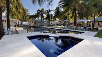 Indoor pool, 3 outdoor pools
