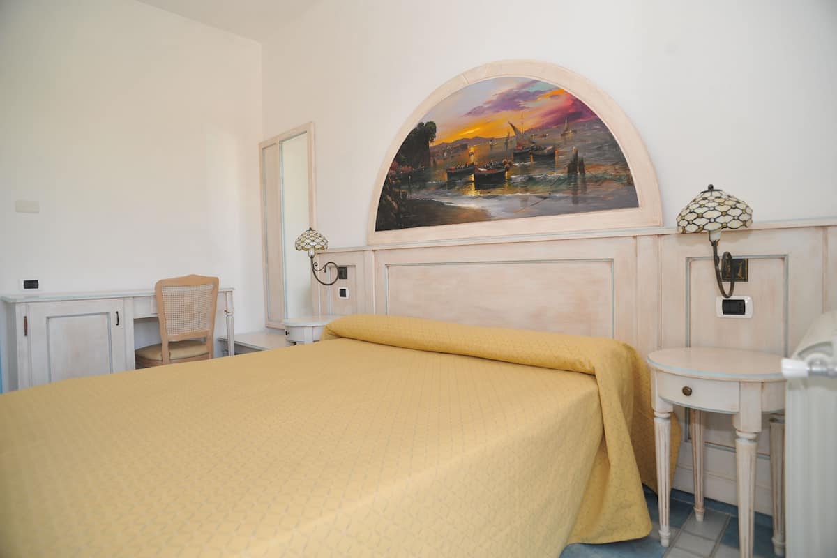 economy room | 1 bedroom, desk, laptop workspace, soundproofing
