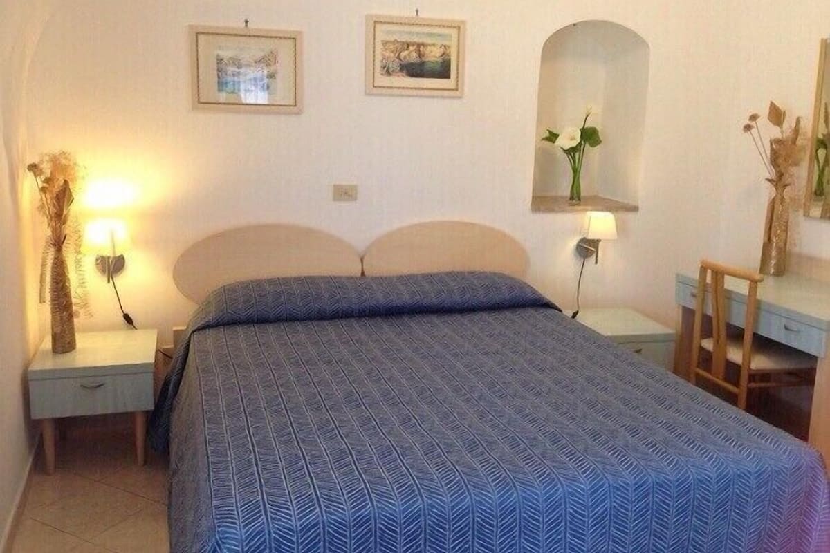 Chambre Quadruple Confort | 1 chambre, bureau, espace de travail pour ordinateur portable