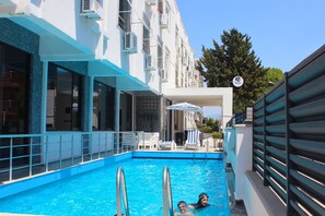 Piscine extérieure (ouverte en saison)