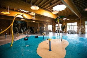 Indoor pool - Safari Resort Beekse Bergen (Hilvarenbeek)