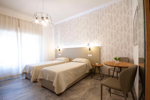 Lit avec matelas Select Comfort, minibar