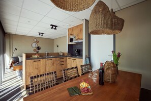 Bungalow - 3 sovrum | Eget kök | Kylskåp, mikrovågsugn, spishäll och diskmaskin