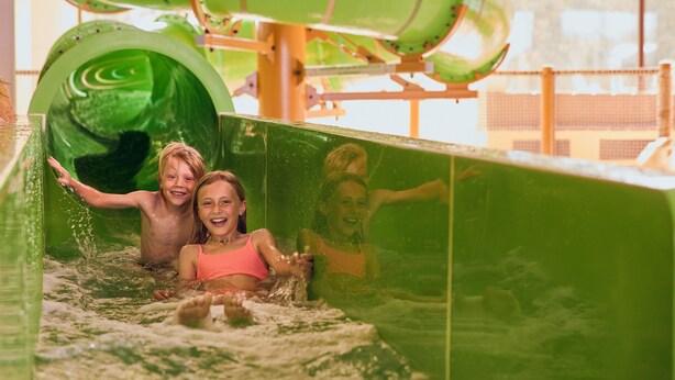 A water slide with two children at the bottom. - Lake Resort Beekse Bergen (Hilvarenbeek)