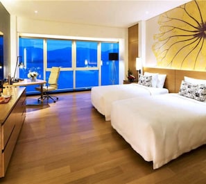 Signature Twin Room, Lake View | In-room safe, desk, laptop workspace, blackout drapes - Wingtech Hotel (Huangshi)