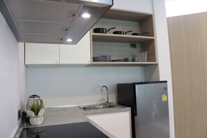 2 Bedrooms with Private Pool Villa | Cocina privada | Frigorífico grande, microondas, placa de cocina y cafetera o tetera
