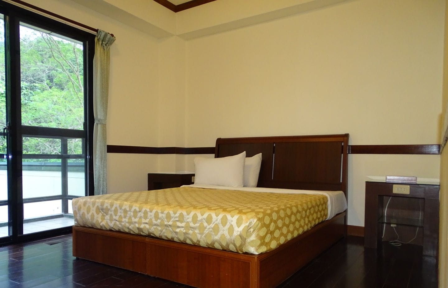 Elite Double Room | Blackout drapes, soundproofing, free WiFi, bed sheets
