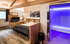 Suite, Jetted Tub | Premium bedding, down duvets, memory-foam beds, individually furnished - Vidor Resort (San Giovanni di Fassa)