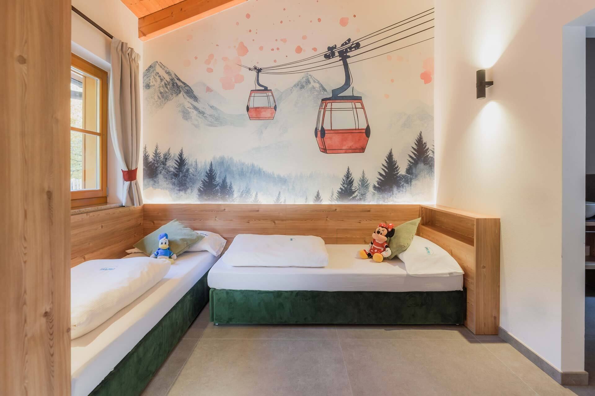 Chalet | Woonruimte | Flatscreentelevisie, een tafeltennistafel en vloerwarming