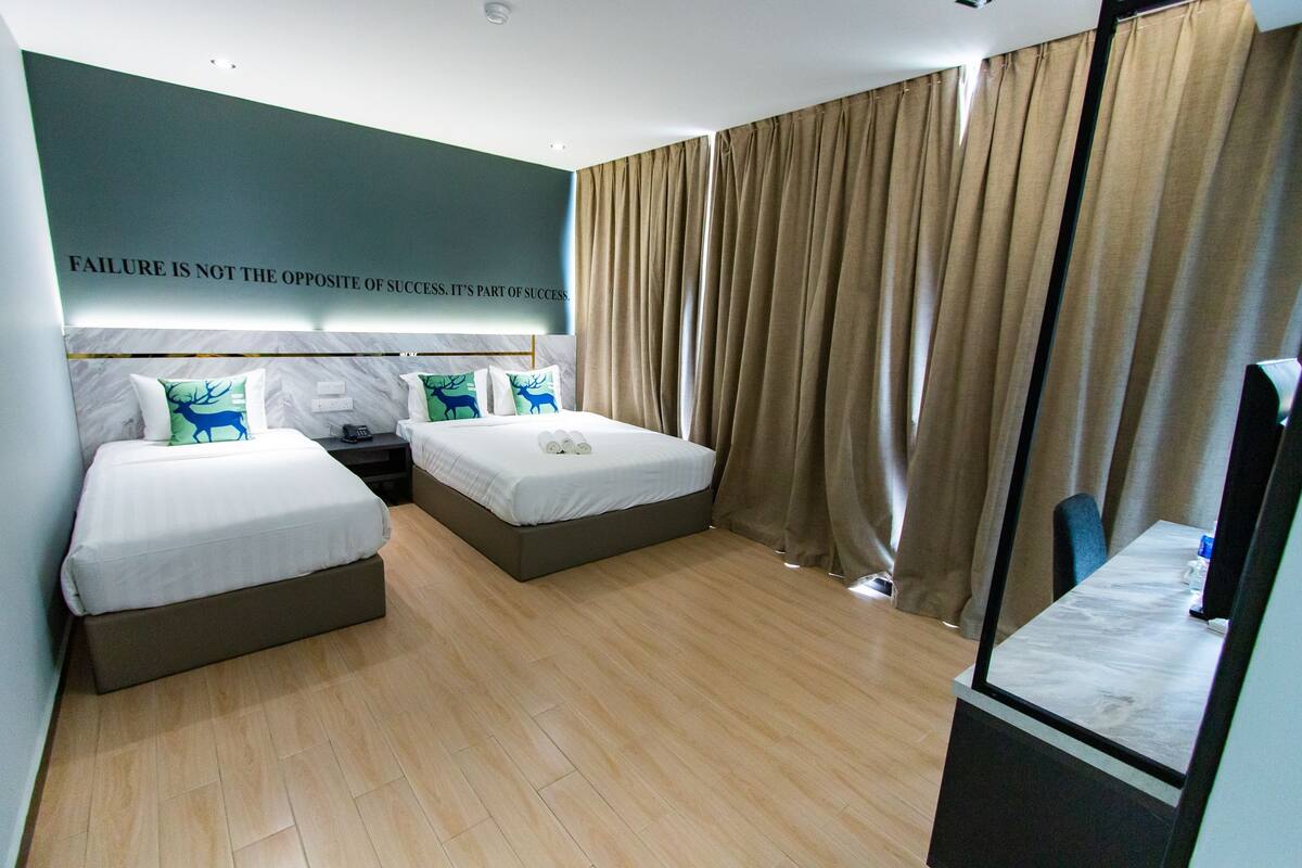 Deluxe Triple Room | Desk, laptop workspace, iron/ironing board (on request), WiFi (free)