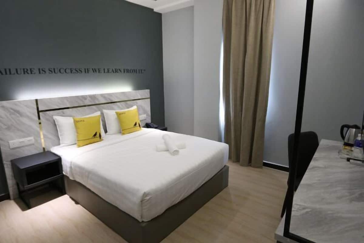 Desk, laptop workspace, iron/ironing board, free WiFi