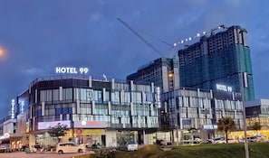 Front of property - evening/night - Hotel 99 Sepang KLIA (Sepang)