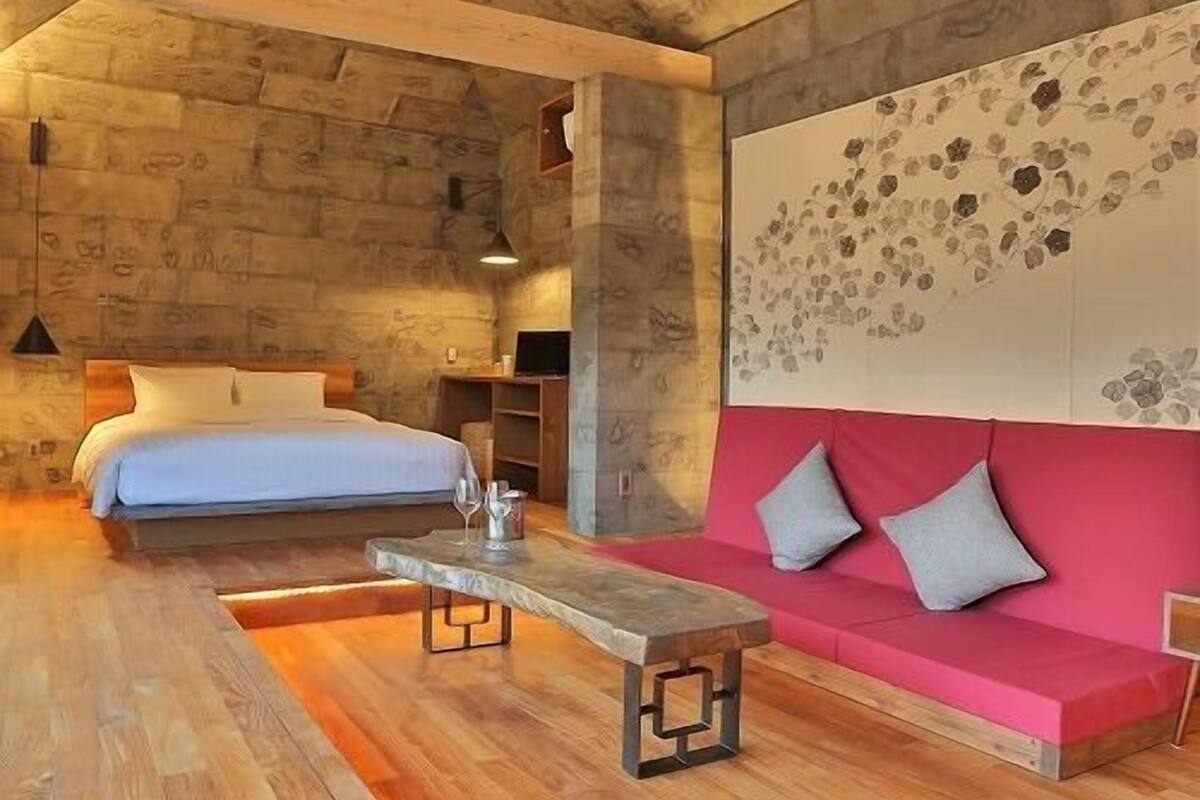 1 bedroom, minibar, WiFi (free), bed sheets
