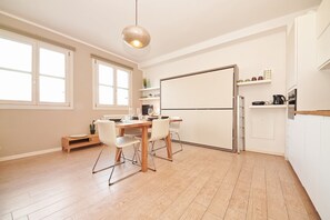 إستديو مريحة | منطقة المعيشة | تلفزيون بشاشة مسطحة