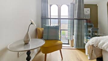 Romantic Apartment | Iron/ironing board, free WiFi, bed sheets