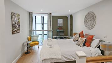 Romantic Apartment | Living area | Smart TV