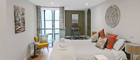 Romantic Apartment | Living area | Smart TV