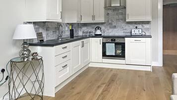 Romantic Apartment | Private kitchen | Full-sized fridge, microwave, oven, stovetop