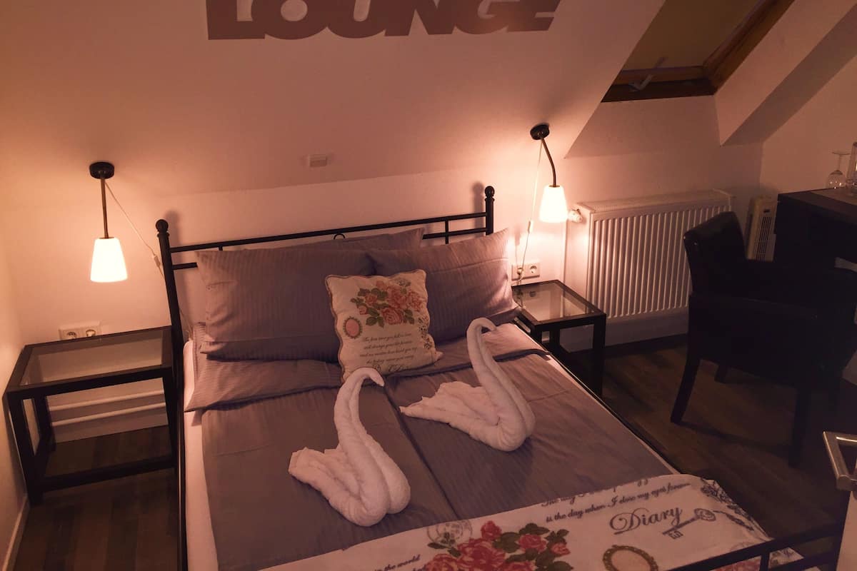 Doppelzimmer (Nr. 5) | 1 Schlafzimmer, Daunenbettdecken, Select-Comfort-Betten