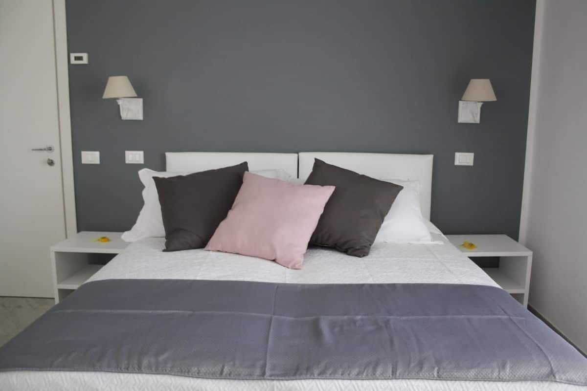 Double Room, Private Bathroom (Ginevra)