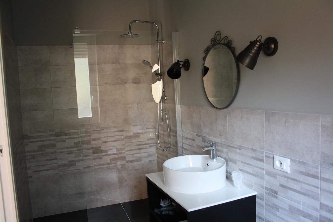 Dusche, Regendusche, Bidet, Handtücher