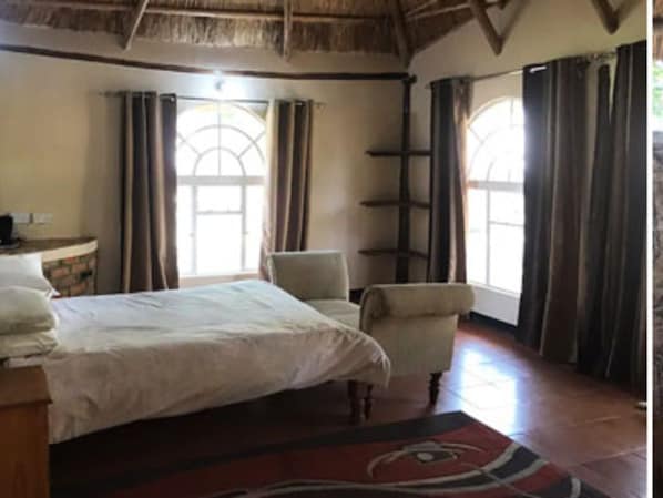 Chalet Basic | Una scrivania, lenzuola
