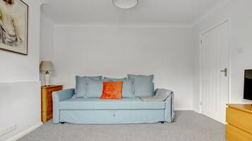 Traditional House | Living area | Flat-screen TV