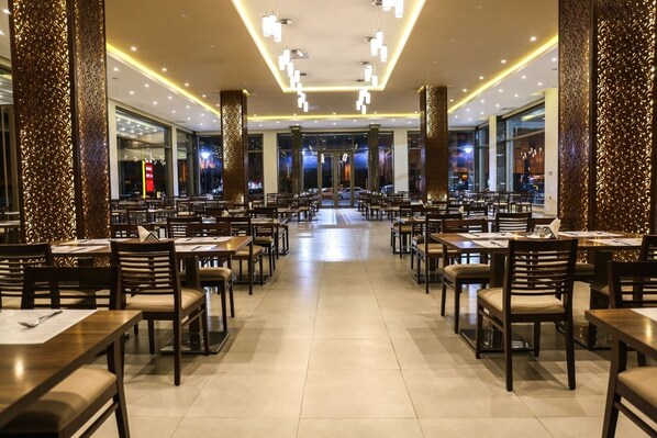 Se sirven desayunos, comidas, cenas y cocina local 