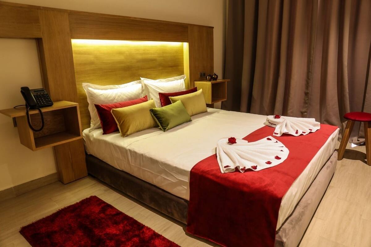Blackout curtains, free WiFi, bed sheets