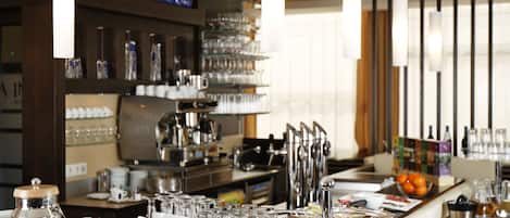 Desayuno buffet diario (EUR 12.9 por persona)