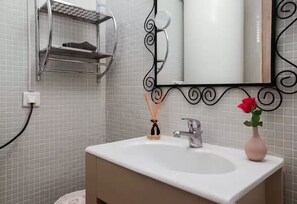 Bathroom sink - Mas au Coeur de la Provence - Chambres d'hotes (Saint-Cannat)