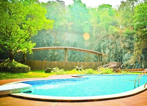 2 outdoor pools