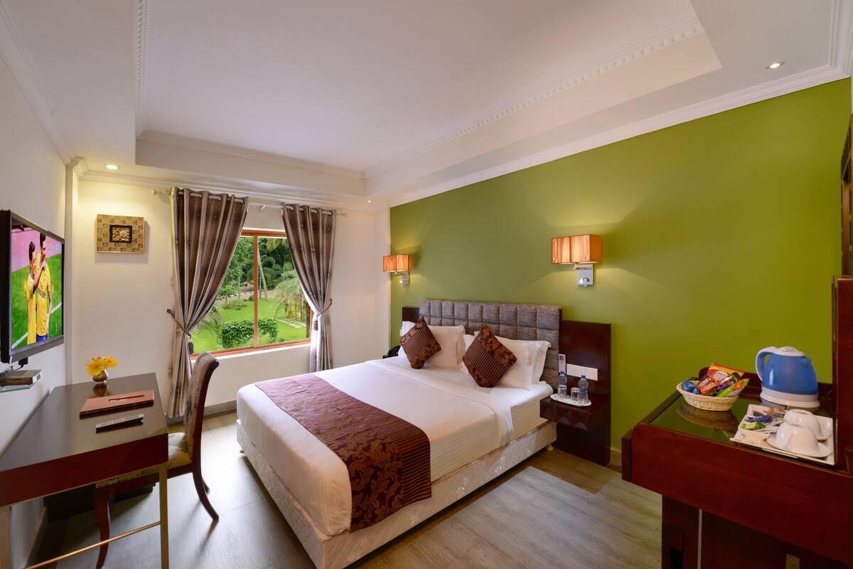 Superior Room | Desk, laptop workspace, soundproofing, rollaway beds (surcharge)