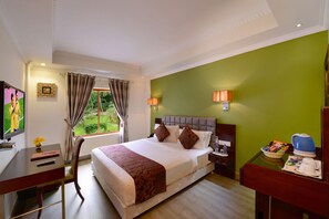 Rom – superior | Individuelt dekorert, individuelt innredet og skrivebord