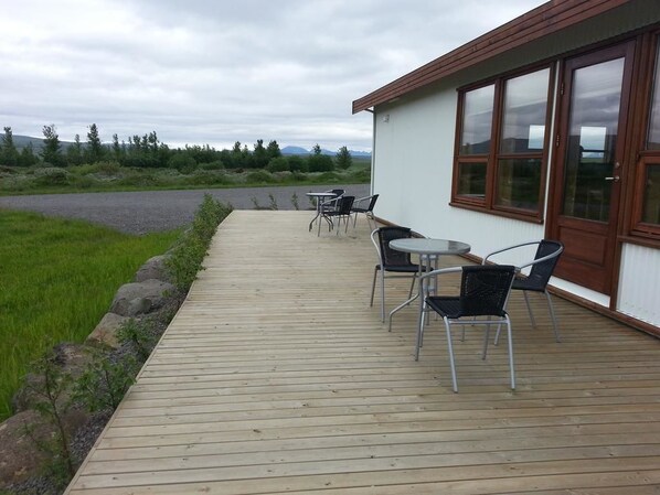 Terrace/patio - Skálinn between Gullfoss and Geysir – Myrkholt Farm (Selfoss)