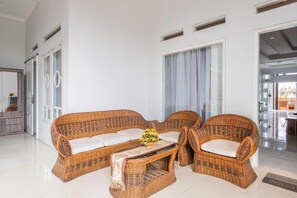 Property grounds - OYO 1271 One Family Guesthouse (Lembang)