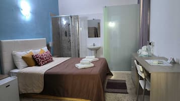 Habitació doble estàndard | Roba de llit d'alta qualitat i matalassos de la marca Select Comfort