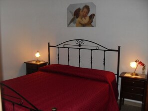 Departamento, 1 habitación (Ciliegio) | Decoración personalizada, muebles diferentes y ropa de cama 