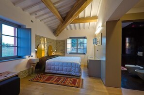 デラックス 4 人部屋 | 客室ごとに異なる装飾、客室ごとに異なるインテリア、デスク、ベビーベッド