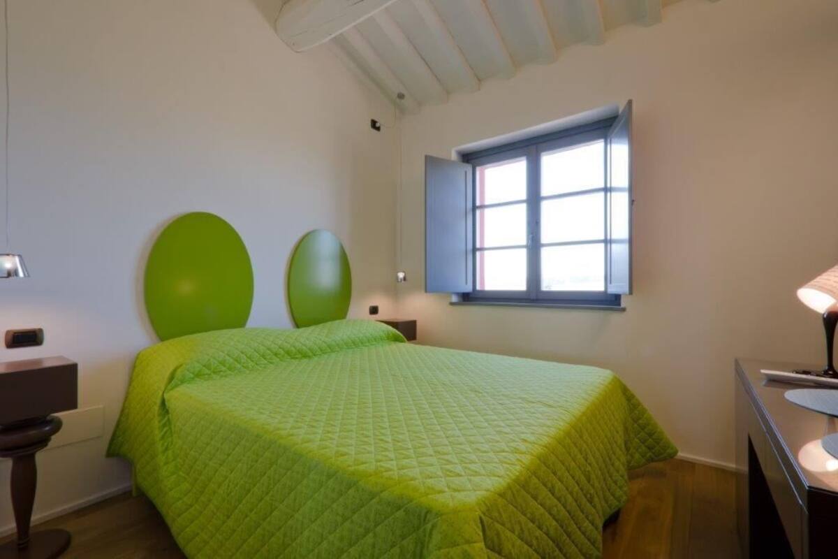 مكتب وأسرّة أطفال/رضّع وواي فاي مجانًا وبديكورات فريدة لكل غرفة