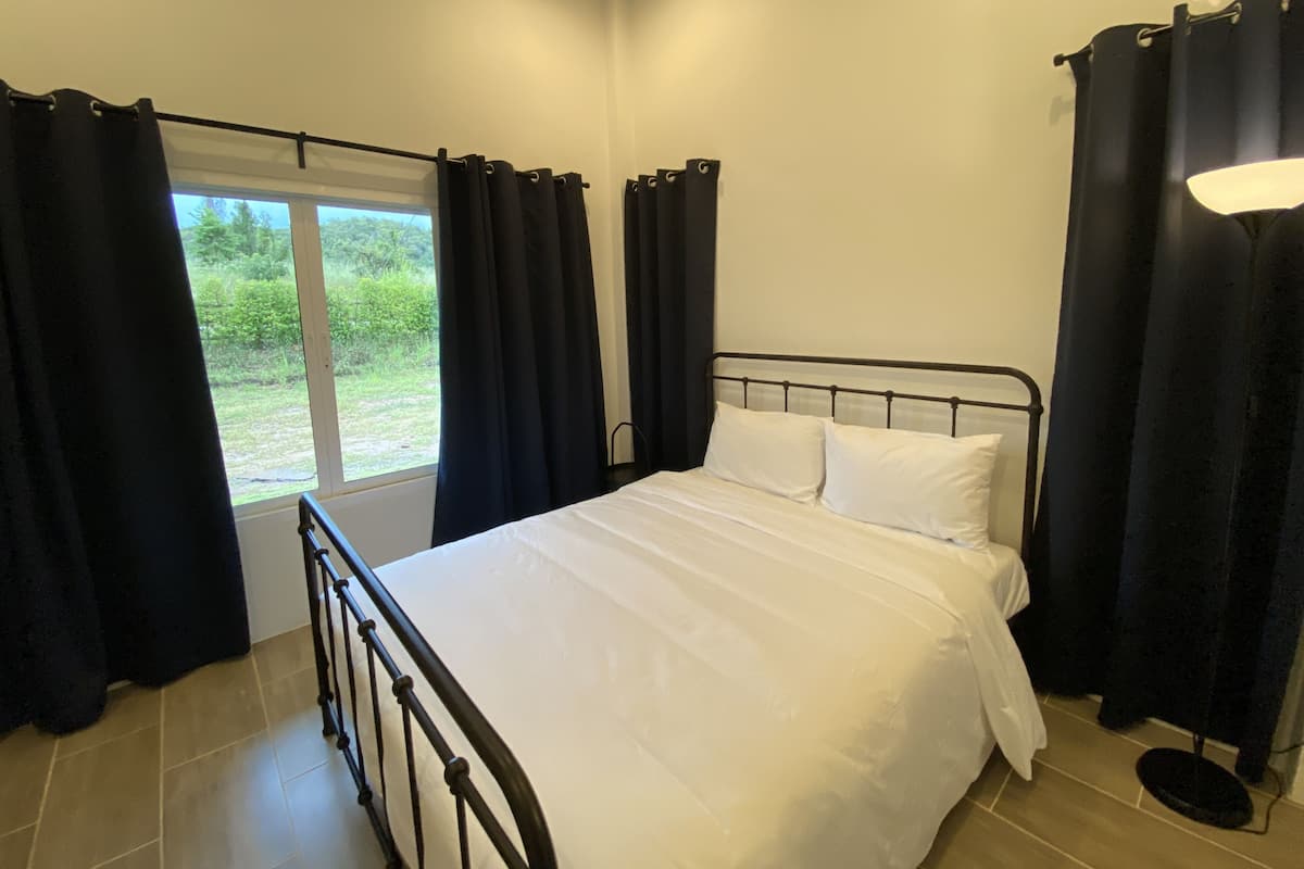 Villa, 3 Schlafzimmer, eigener Pool | Minibar, Schreibtisch, schallisolierte Zimmer, kostenloses WLAN