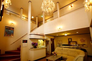 Lobby sitting area - Pension Izumi (Izu)