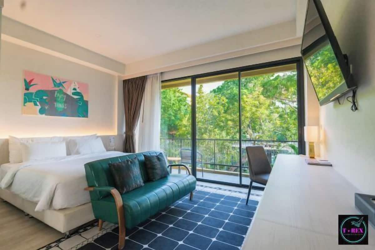 In-room safe, desk, blackout drapes, soundproofing
