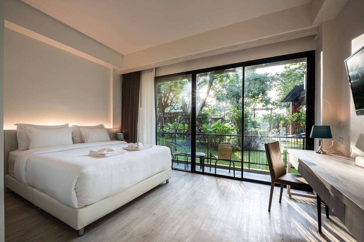 Habitación Deluxe doble | Caja fuerte, escritorio, cortinas opacas y sistema de insonorización