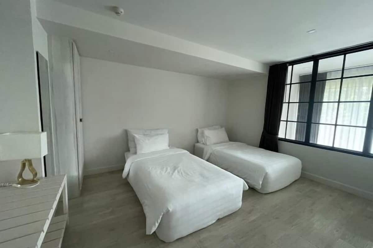 In-room safe, desk, blackout drapes, soundproofing